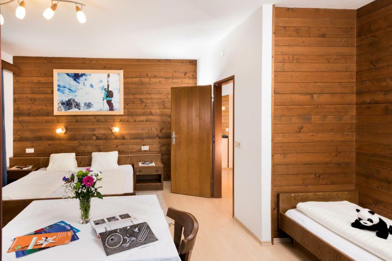 Hotel Sporthaus Troger Sankt Jakob in Defereggen Esterno foto